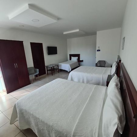La Barca Hotel Fina Inn מראה חיצוני תמונה