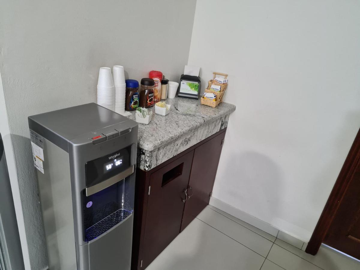 La Barca Hotel Fina Inn מראה חיצוני תמונה